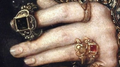 Photo of Las Cuatro Reinas del Tarot: Significados y Simbología para el Amor, Dinero y Más
